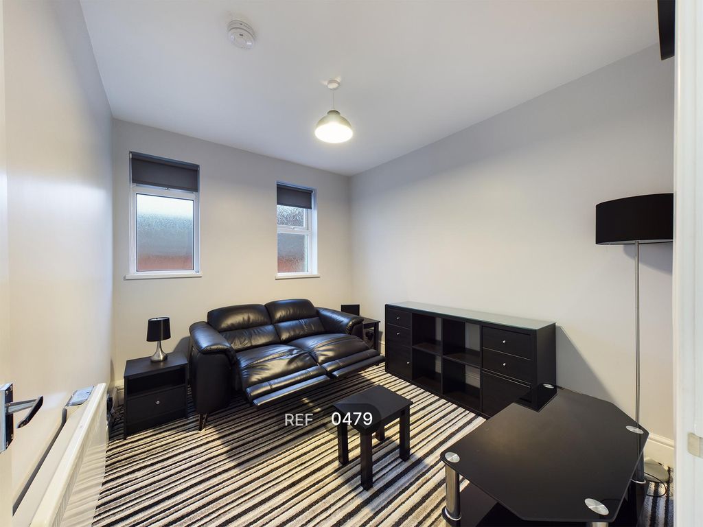 Property photo 2 of 4 Living Room