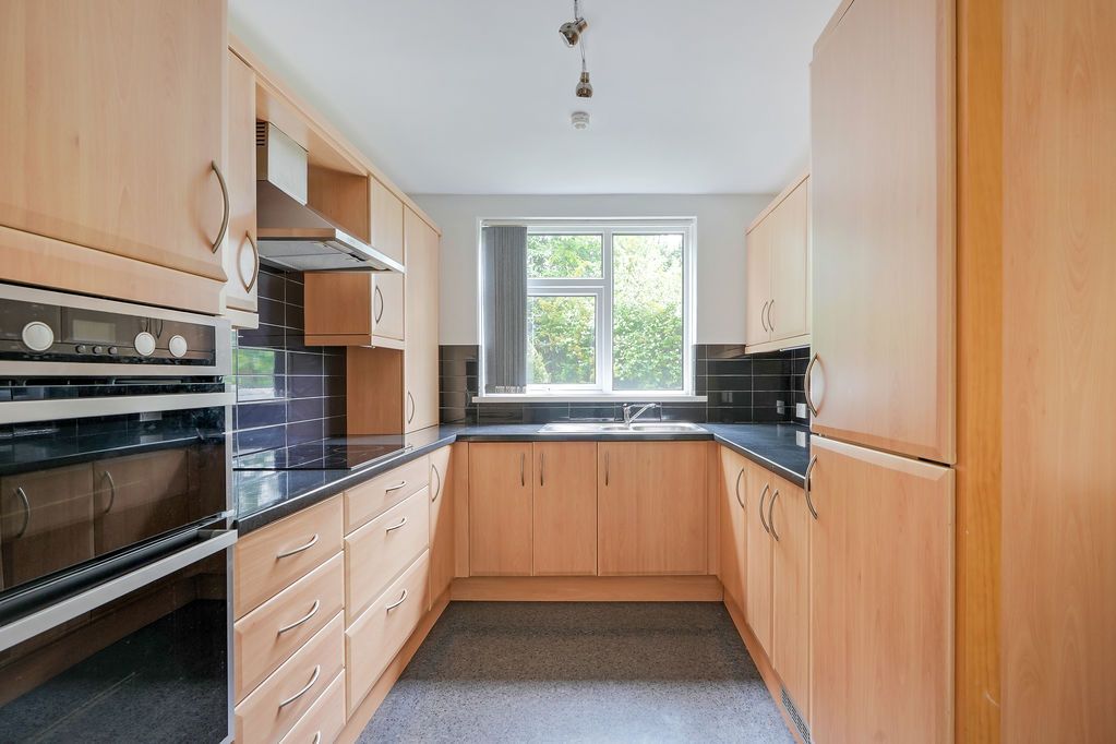 Property photo 3 of 14 Kitchen