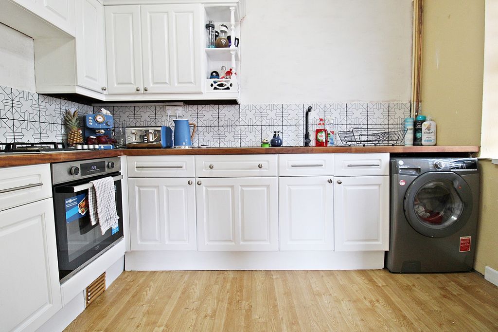 Property photo 3 of 21 Kitchen
