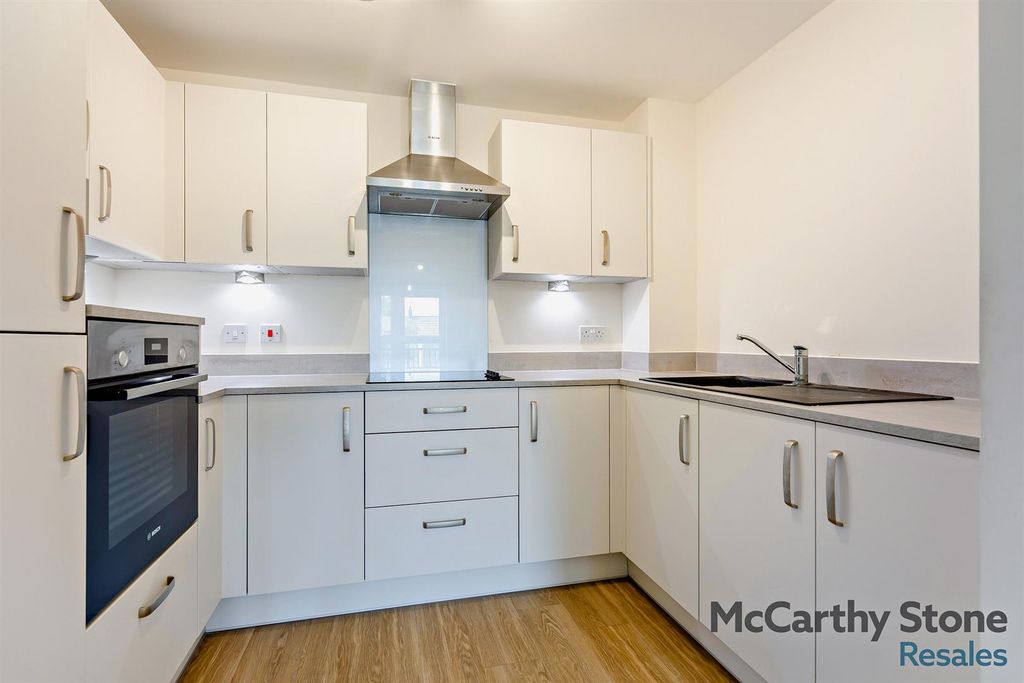 Property photo 3 of 20 Kitchen: