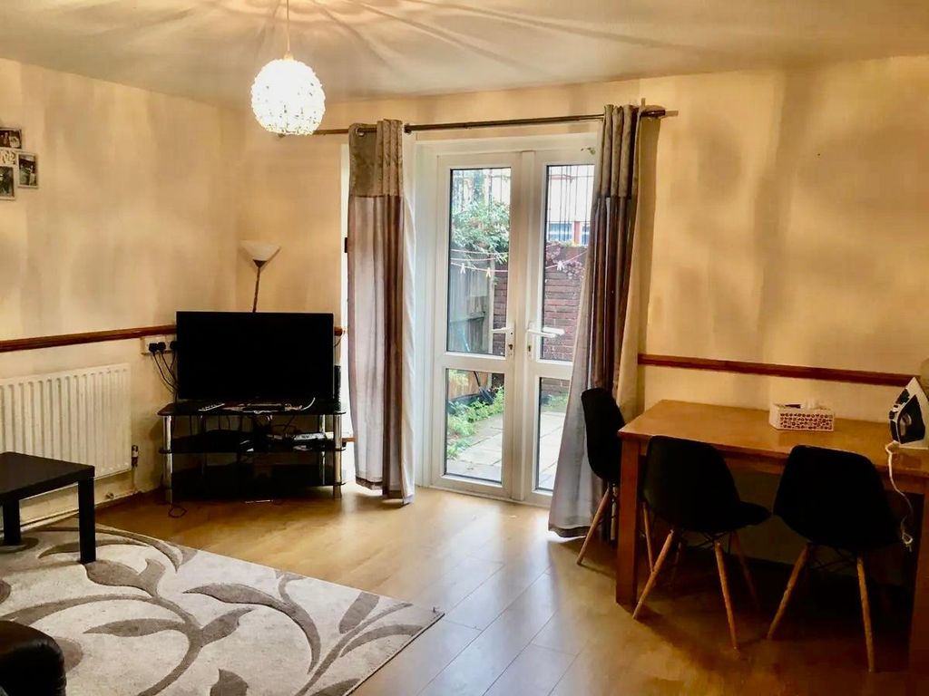 Property photo 2 of 8