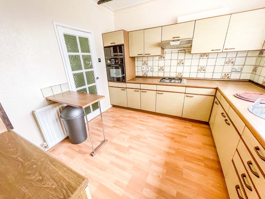 Property photo 3 of 21 Kitchen