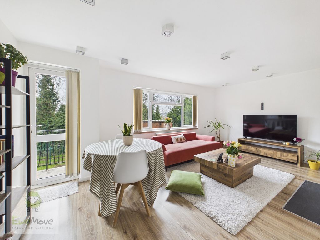 Property photo 3 of 11 Living Dining Room