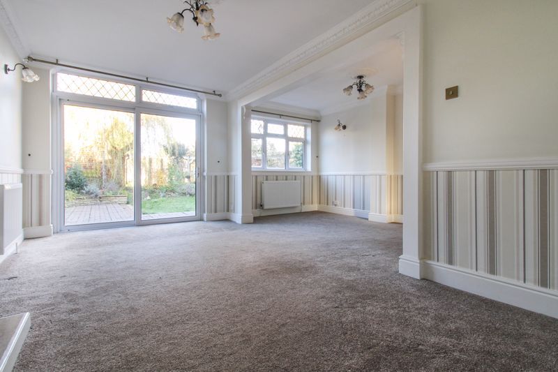 Property photo 3 of 18 Lounge