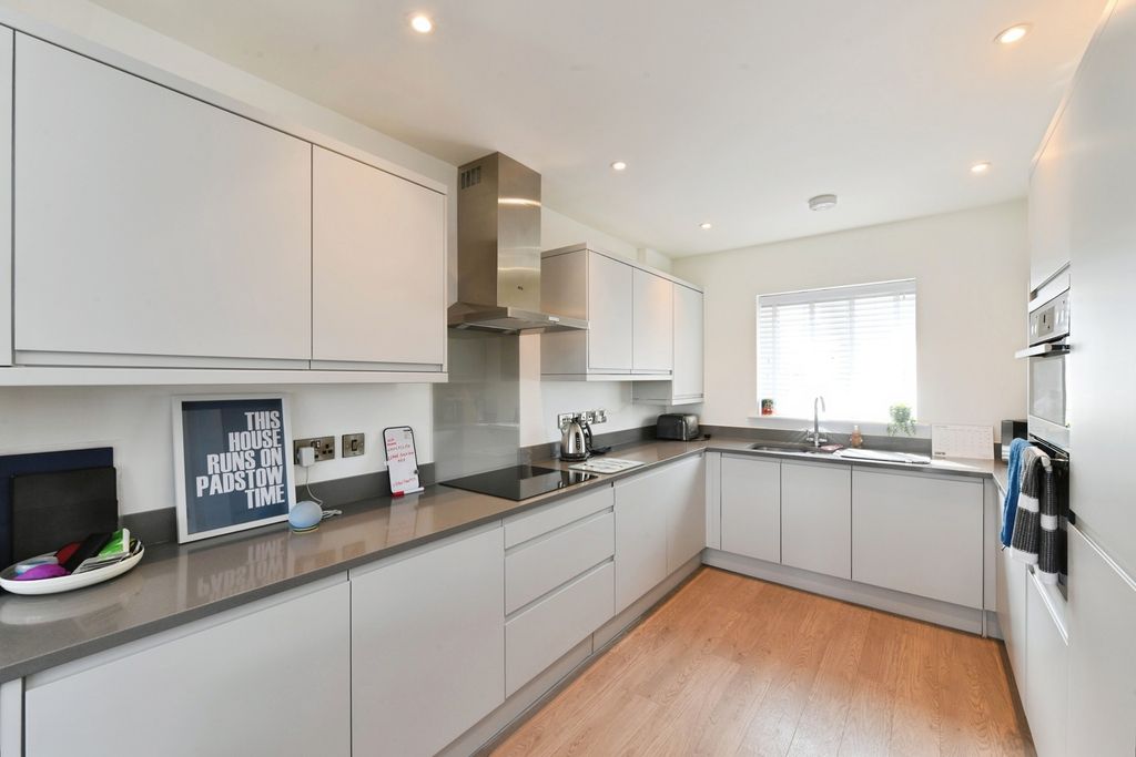 Property photo 2 of 16 Pbox-Img.Jpg