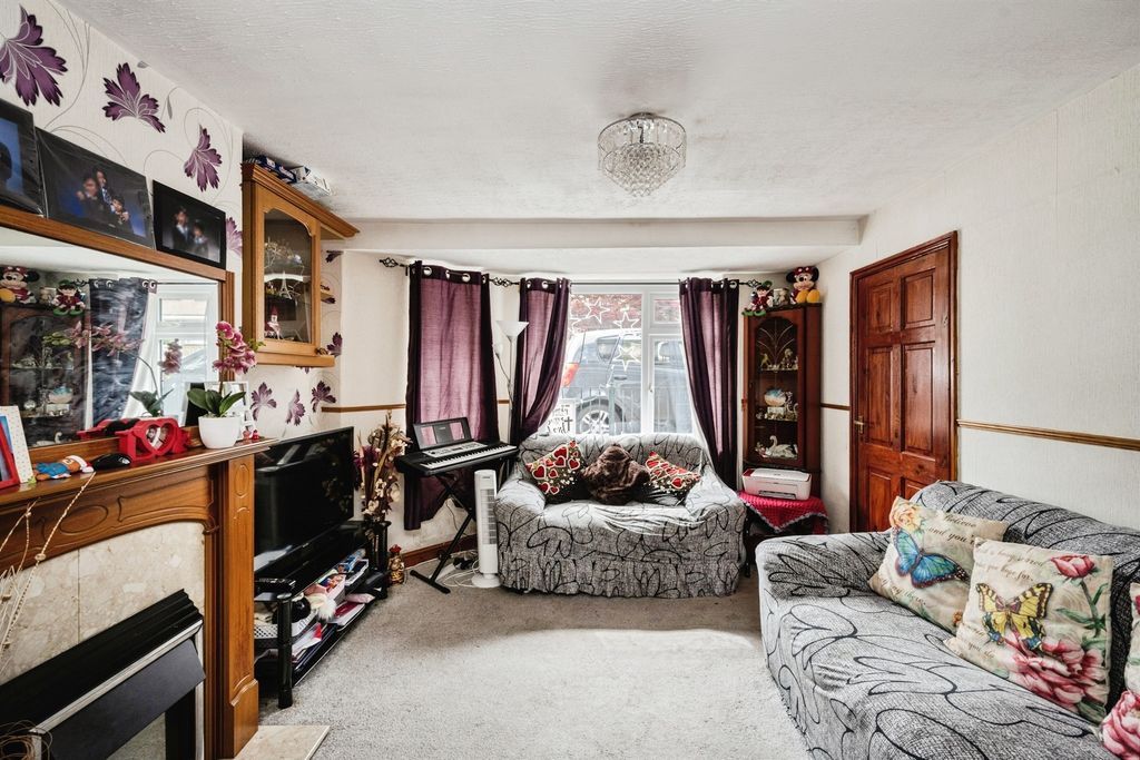 Property photo 2 of 17