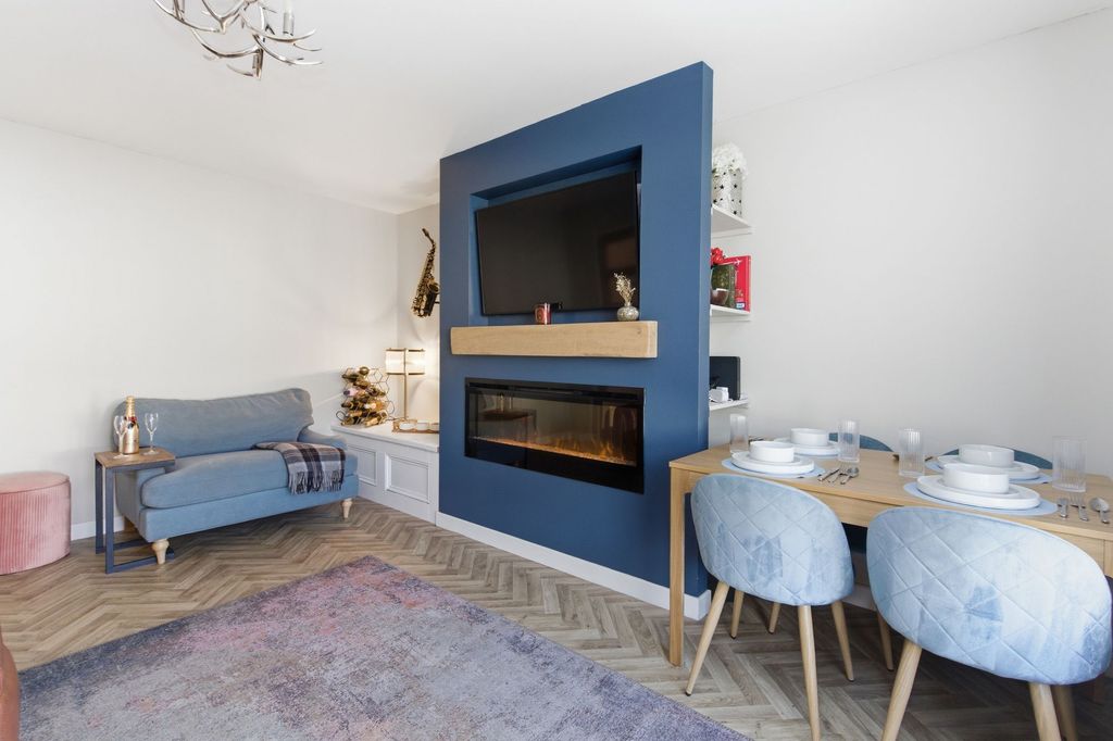 Property photo 3 of 27