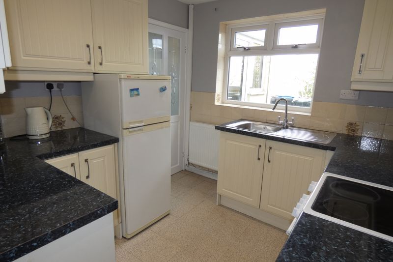 Property photo 3 of 10 Kithen