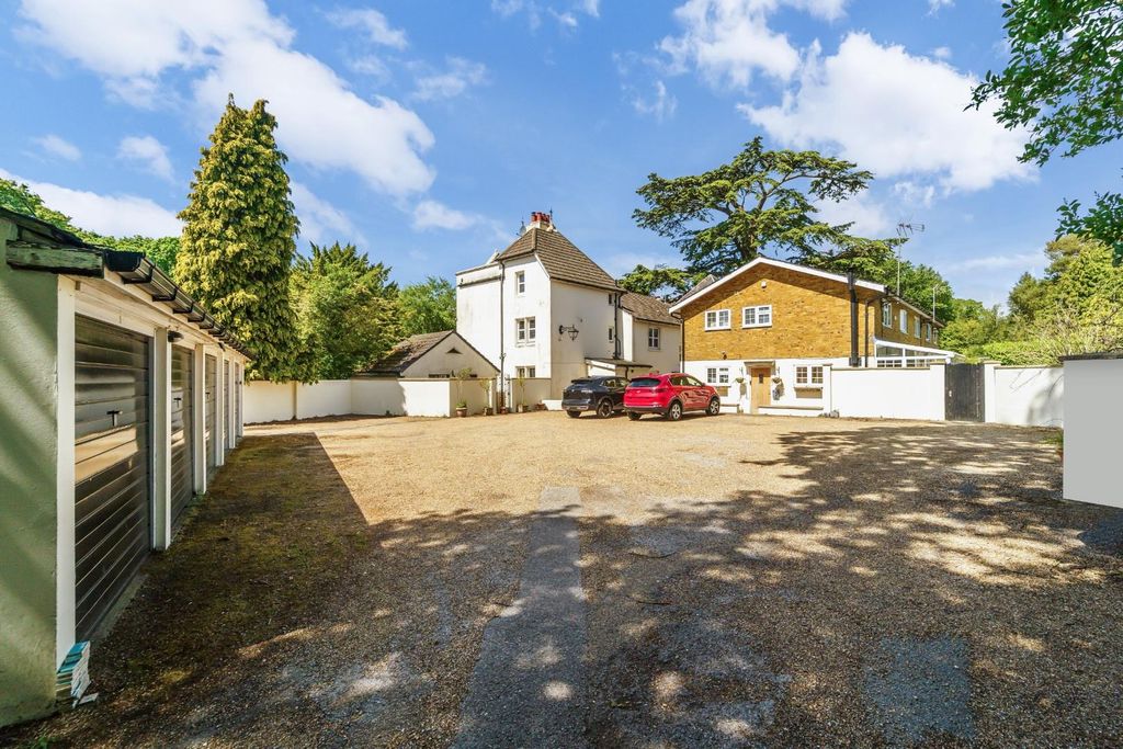 Property photo 1 of 14 Warren Lodge Drive