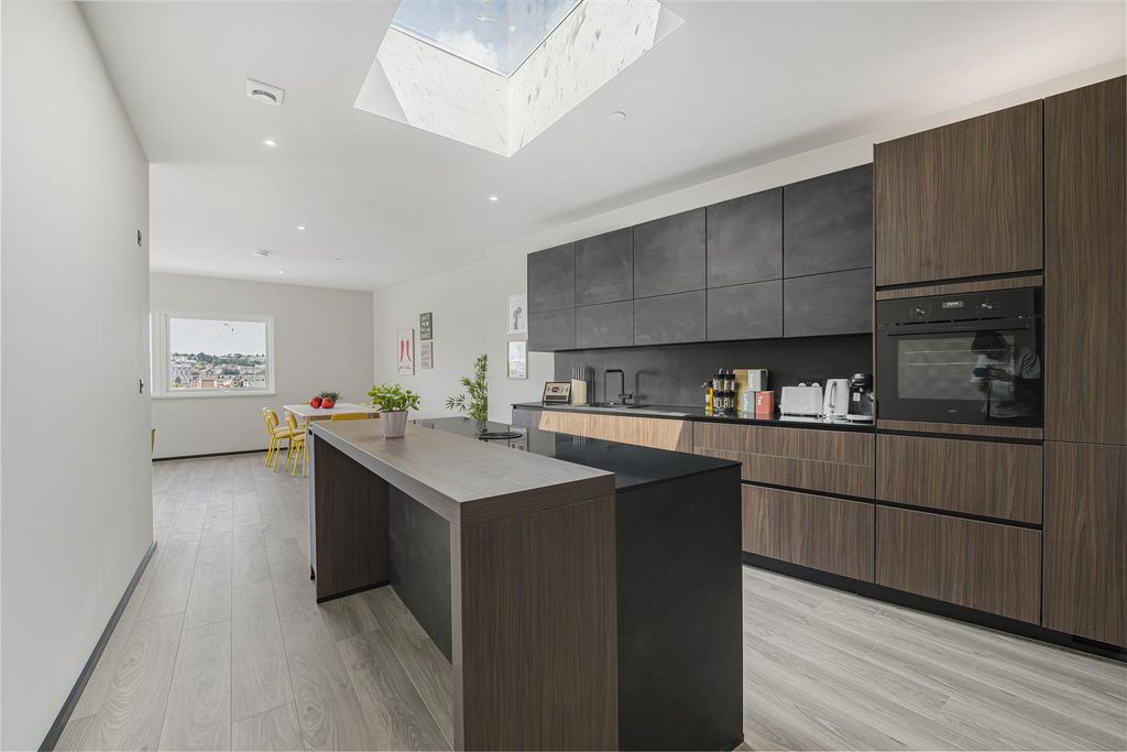 Property photo 3 of 15 A7406707.Jpg