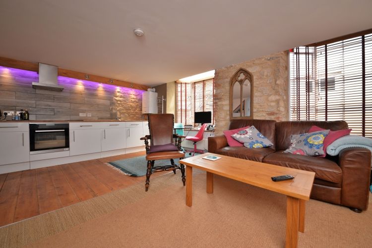 Property photo 3 of 7 Kitchen