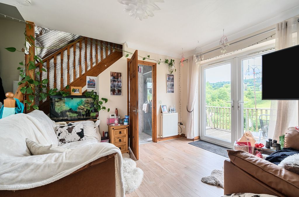 Property photo 2 of 13 1317643-12-685c1d...