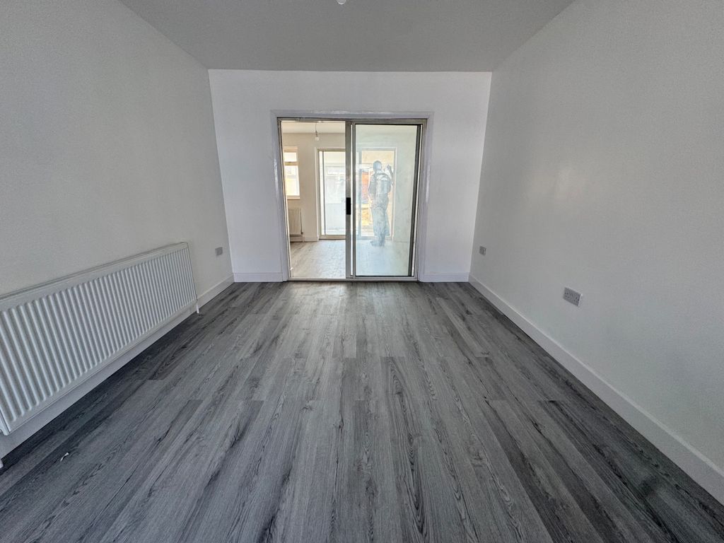 Property photo 3 of 12 Gallery