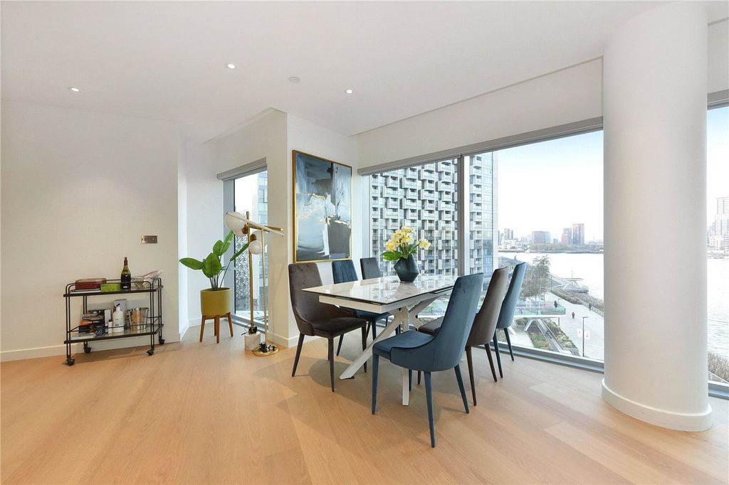 Property photo 3 of 14 Dining Area