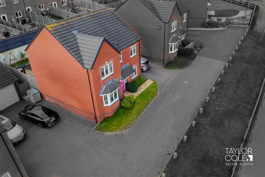 Property photo 2 of 33