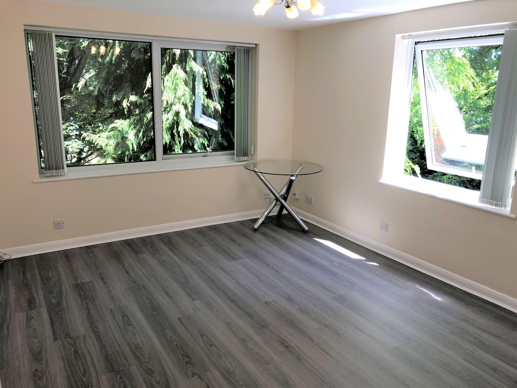 Property photo 3 of 9 Living Room