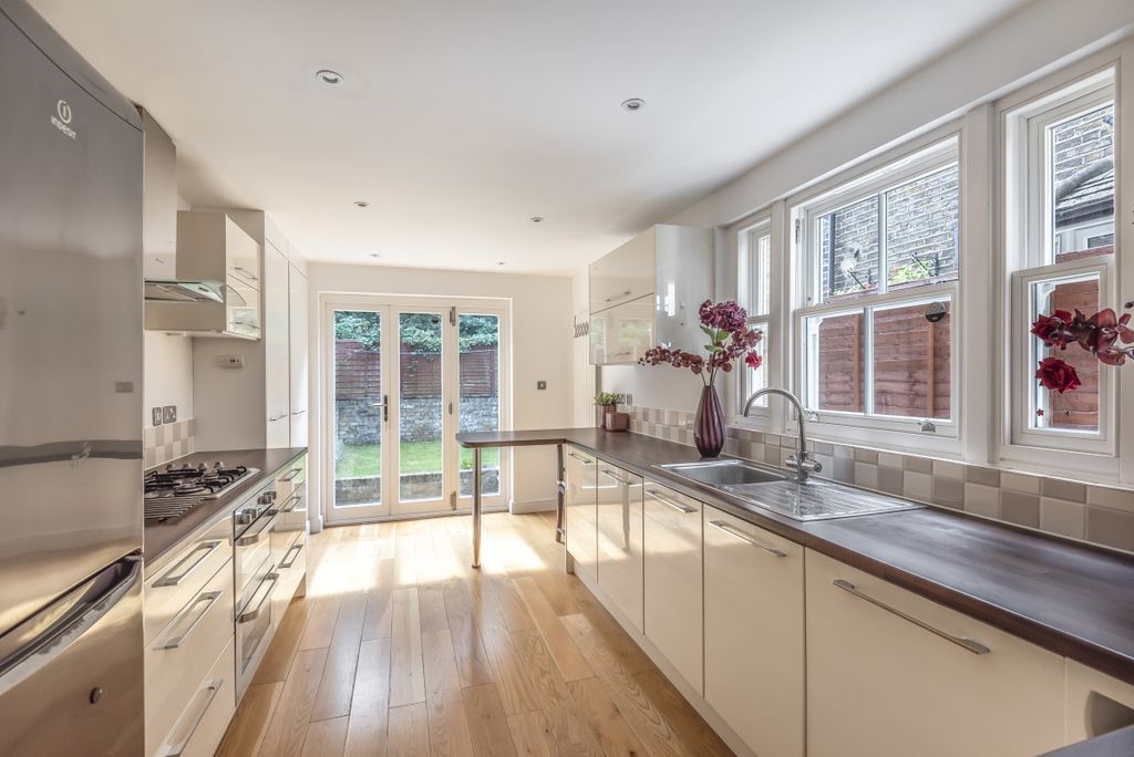 Property photo 1 of 17 Kitchen
