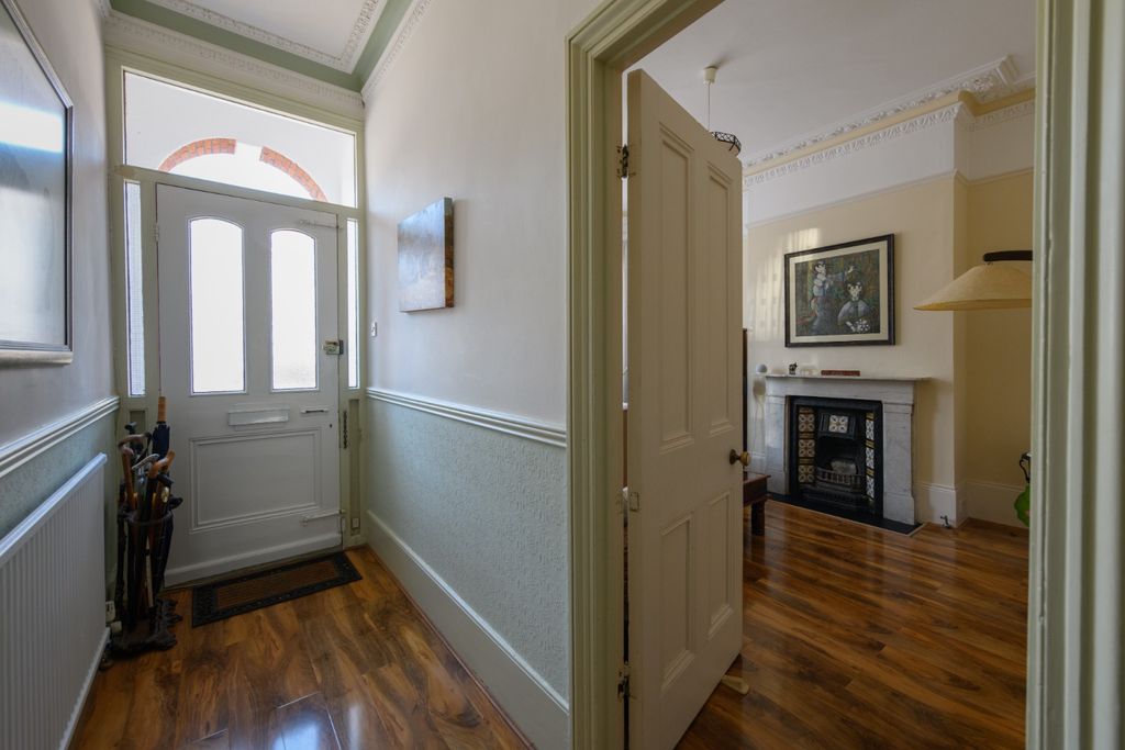 Property photo 2 of 35 5352132