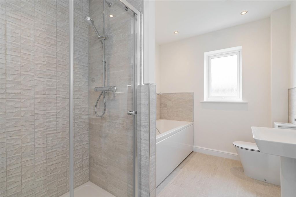 Property photo 3 of 26 Family Bathroom