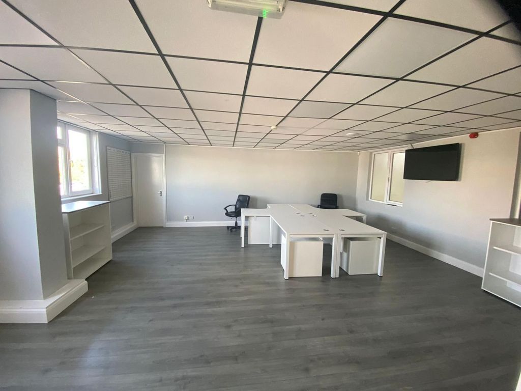 Property photo 3 of 6 Office 6 - £1000 Pcm