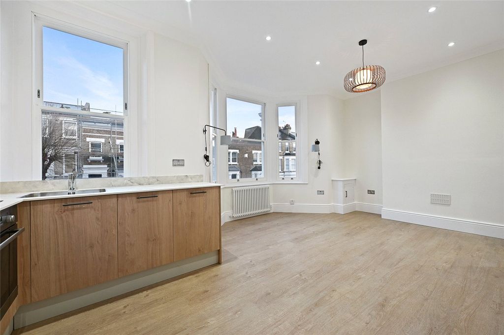 Property photo 3 of 8 Picture No. 05