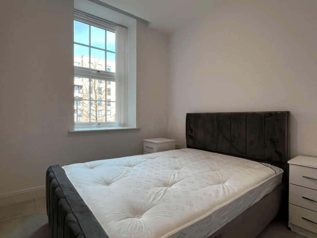 Property photo 1 of 7 2 Bed Flat To Rent Memorial Avenue, Slough Sl1