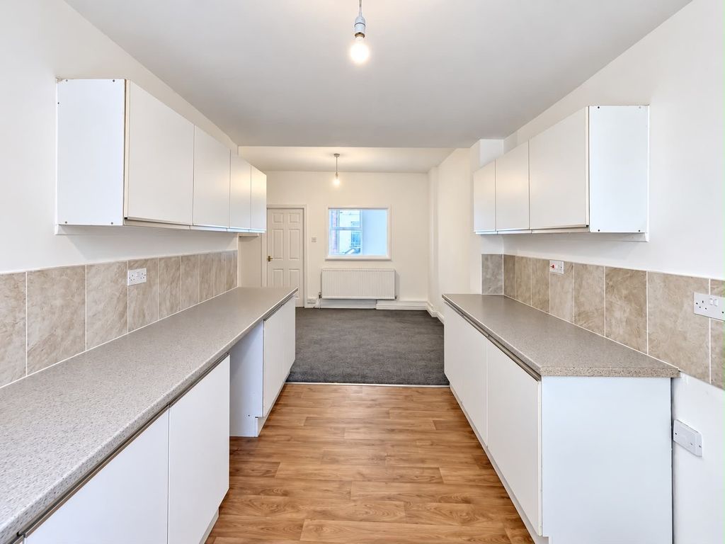 Property photo 3 of 10 Kitchen/Dining