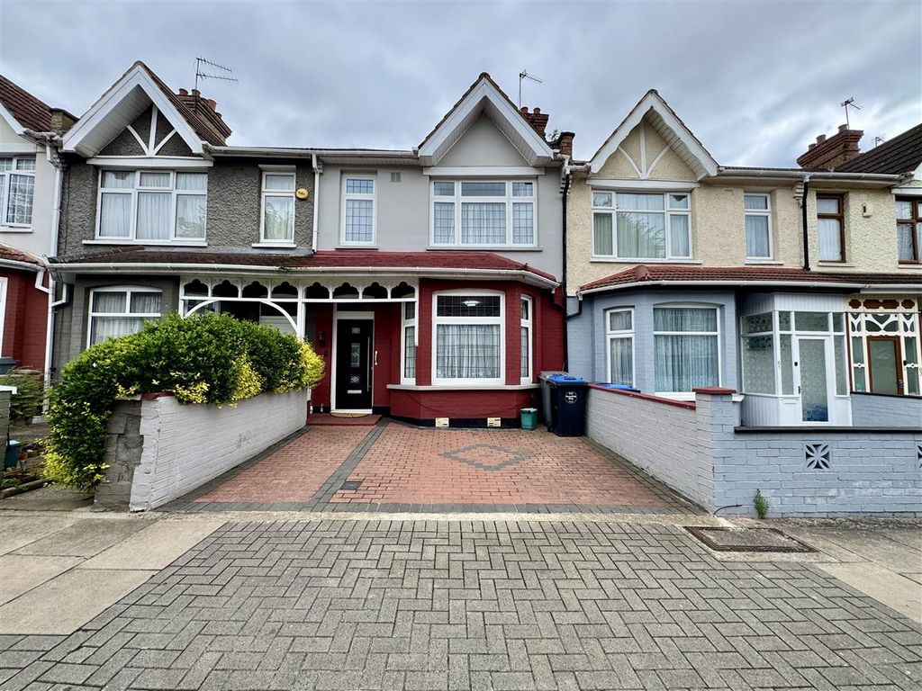 Property photo 2 of 21 Situated In The Heart Of Wembley Central