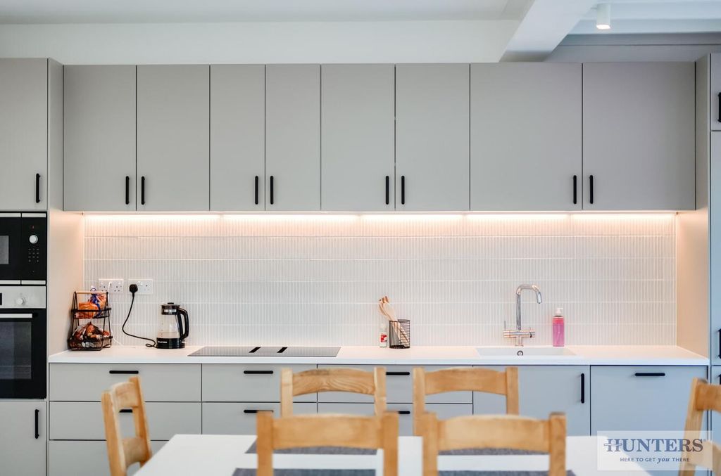 Property photo 3 of 20 1Db2B2E9-F612-4585-B235-59Dd92Fc6586.Jpg