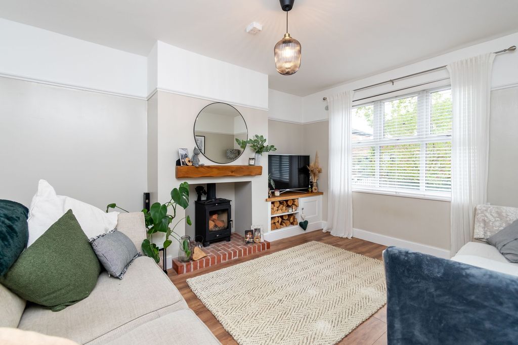 Property photo 2 of 33