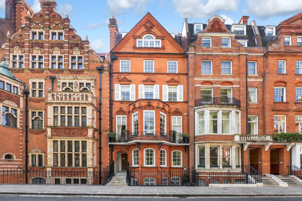 Property photo 1 of 18 Cadogan Square -...