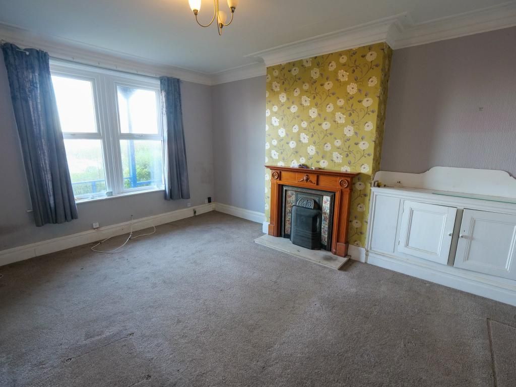 Property photo 2 of 11 Lounge