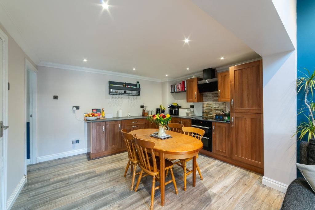 Property photo 3 of 19 Dining Kitchen