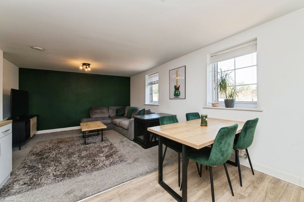 Property photo 3 of 8 Pbox-Img.Jpg