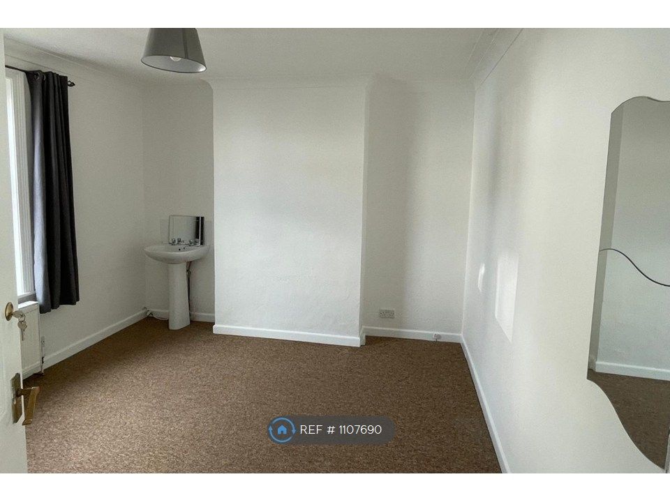 Property photo 2 of 10 Bedroom 1