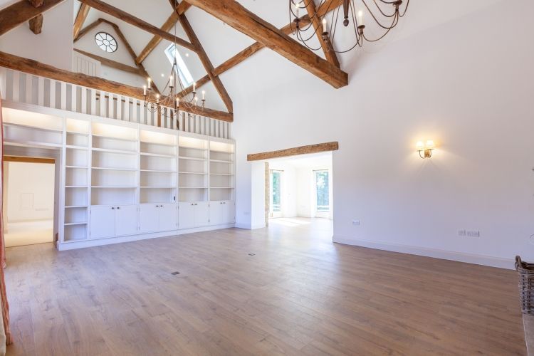 Property photo 2 of 18 Sitting Room