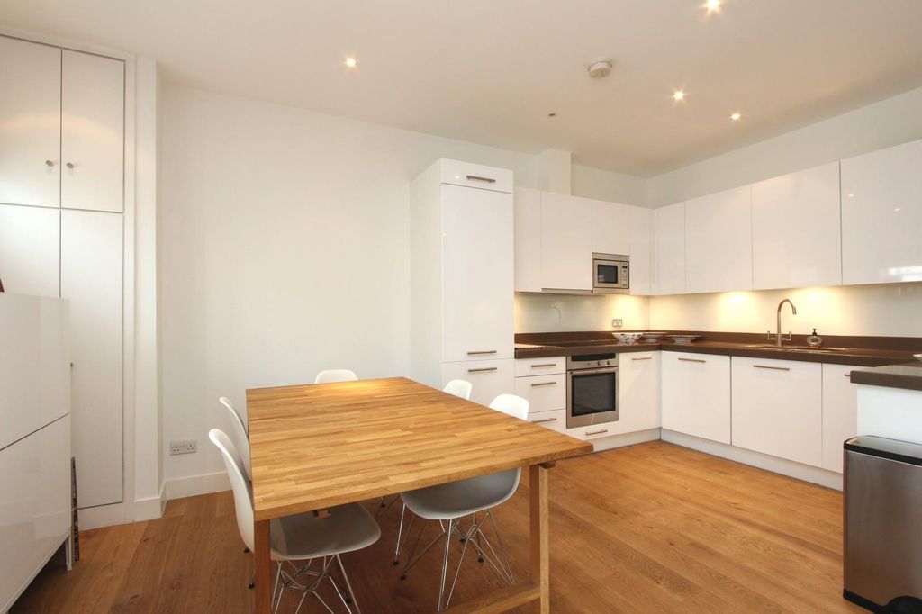 Property photo 3 of 9 Kitchen