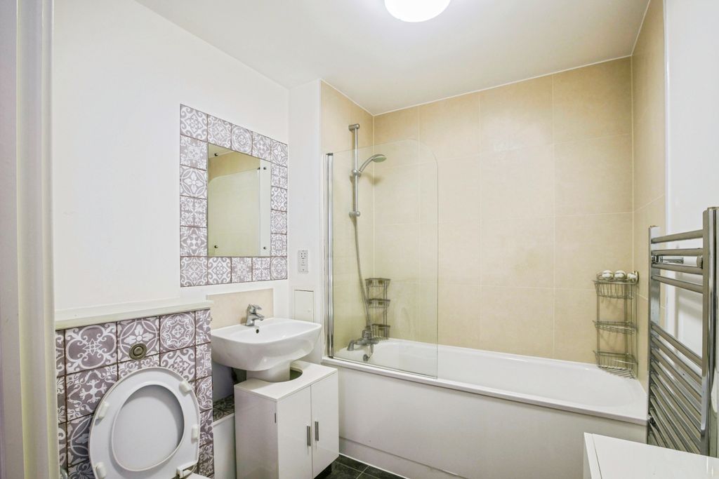 Property photo 3 of 20 Bathroom