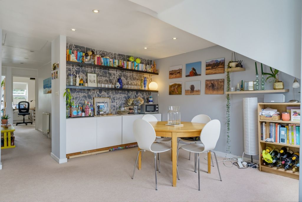 Property photo 3 of 17 Photo 9