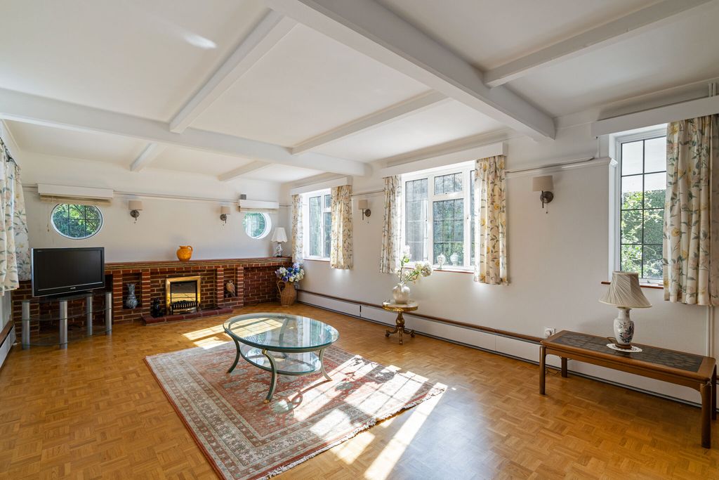 Property photo 2 of 14