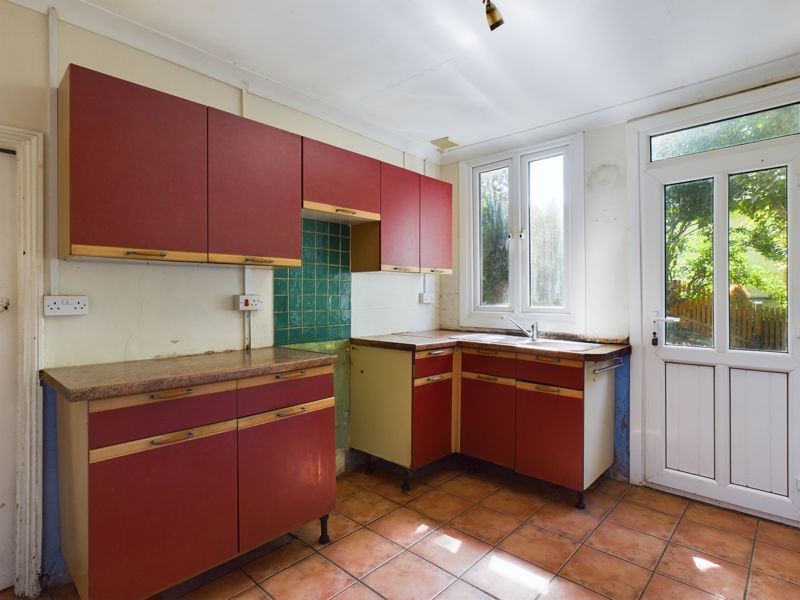 Property photo 2 of 9 Kitchen