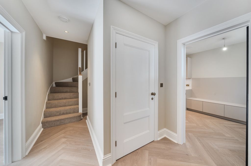 Property photo 3 of 17 4-6Ab3B93759Bb2-1...