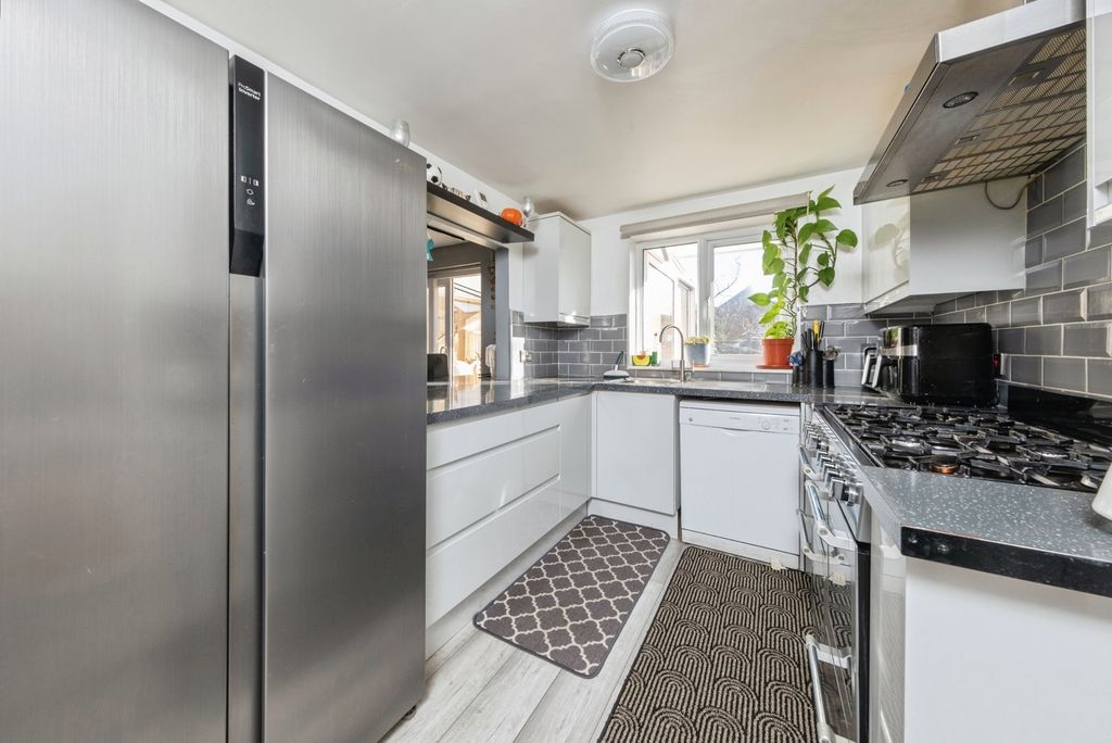 Property photo 3 of 16 Pbox-Img.Jpg