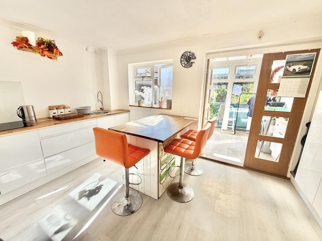 Property photo 2 of 14 Kitchen