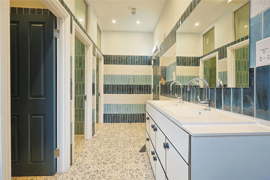 Property photo 3 of 3 Picture No. 04