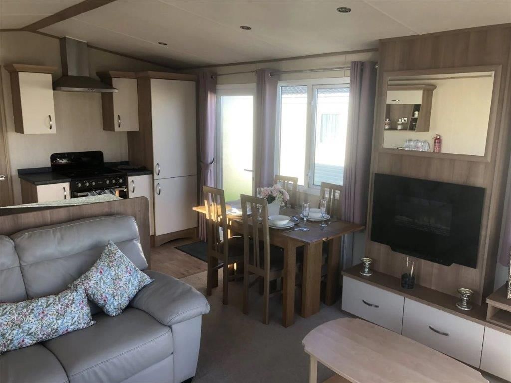 Property photo 3 of 10 Bur240355 05 9 Privet Drive 3