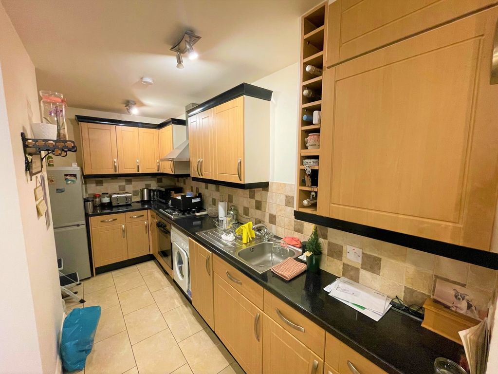 Property photo 1 of 9 Bathroom