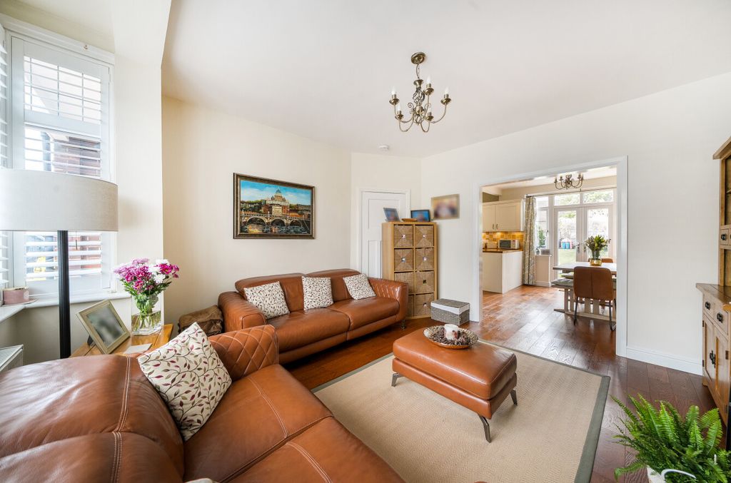 Property photo 3 of 22 9-681B728971732-1...