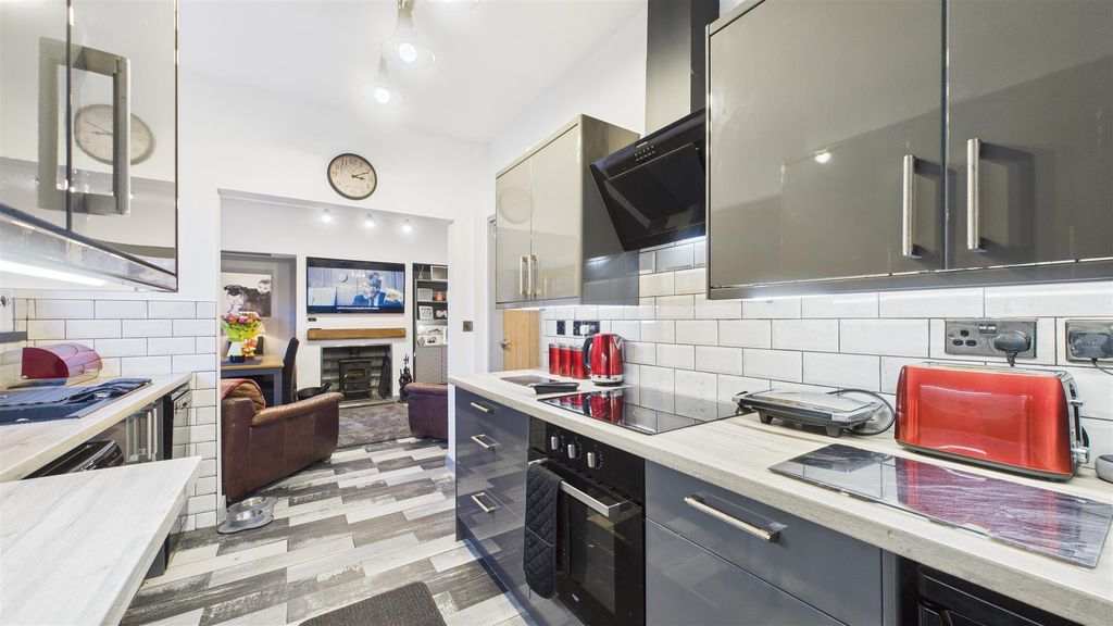 Property photo 2 of 18 Cam05101G0-Pr0098-Still026.Jpg