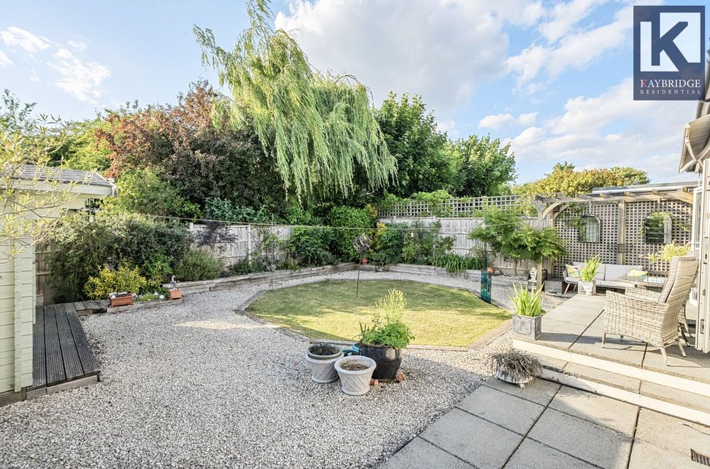 Property photo 1 of 23 Mavis Avenue, Epsom